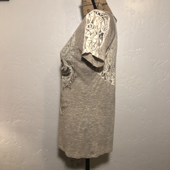 Angels & Diamonds lace sleeves blouse, size small - Picture 5 of 6